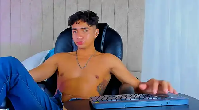 Snapshot of Muichiro_tokito1 chatting on 03-02-25, 04:28 Muichiro tokito1 online show from 03-02-25, 04:28