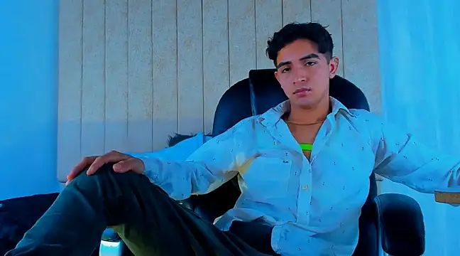 Snapshot of Muichiro_tokito1 chatting on 03-13-25, 04:16 Muichiro tokito1 online show from 03-13-25, 04:16