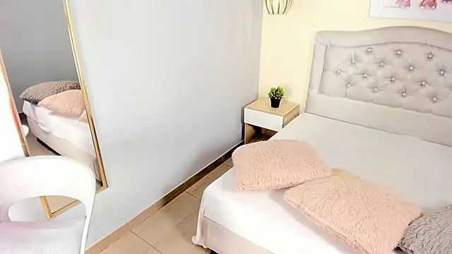 escarleth   online show from 03-06-26, 12:23