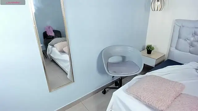 escarleth   online show from 04-15-26, 02:57