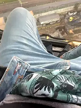 Snapshot of zilzop chatting on 12-16-25, 01:16 zilzop online show from 12-16-25, 01:16