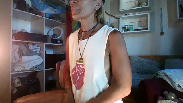 Snapshot of sabinytahot chatting on 12-17-24, 06:31 sabinytahot online show from 12-17-24, 06:31