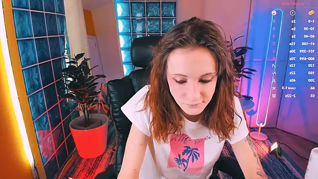 Snapshot of Dearly_kitty chatting on 02-02-25, 01:52 Dearly kitty online show from 02-02-25, 01:52