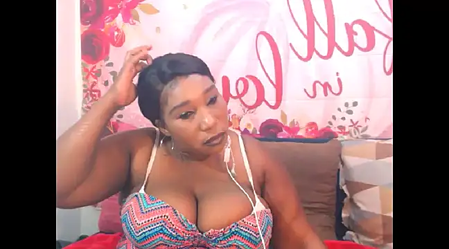 Snapshot of SexcGals chatting on 01-25-25, 06:35 SexcGals online show from 01-25-25, 06:35