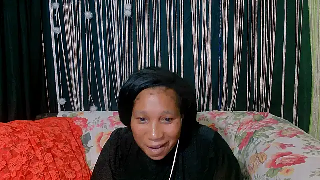 Snapshot of SexcGals chatting on 10-27-25, 07:29 SexcGals online show from 10-27-25, 07:29