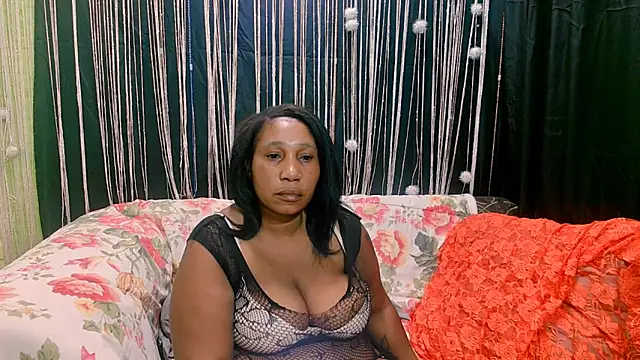 Snapshot of SexcGals chatting on 11-04-25, 06:18 SexcGals online show from 11-04-25, 06:18