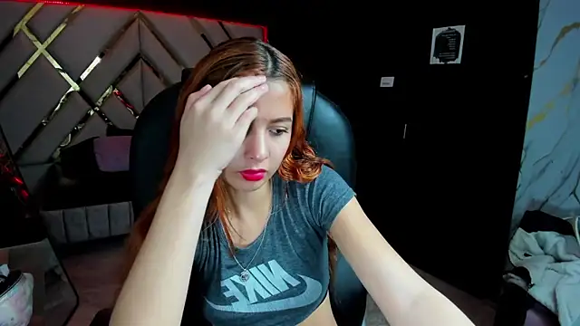 Paris Petit online show from 04-21-26, 08:55