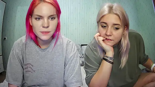 Snapshot of ChrisGirls chatting on 12-22-24, 01:22 ChrisGirls online show from 12-22-24, 01:22
