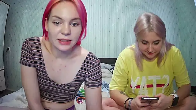 Snapshot of ChrisGirls chatting on 12-24-24, 12:44 ChrisGirls online show from 12-24-24, 12:44