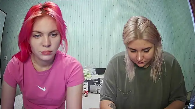 Snapshot of ChrisGirls chatting on 12-27-24, 08:45 ChrisGirls online show from 12-27-24, 08:45