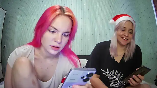 Snapshot of ChrisGirls chatting on 12-29-24, 10:34 ChrisGirls online show from 12-29-24, 10:34