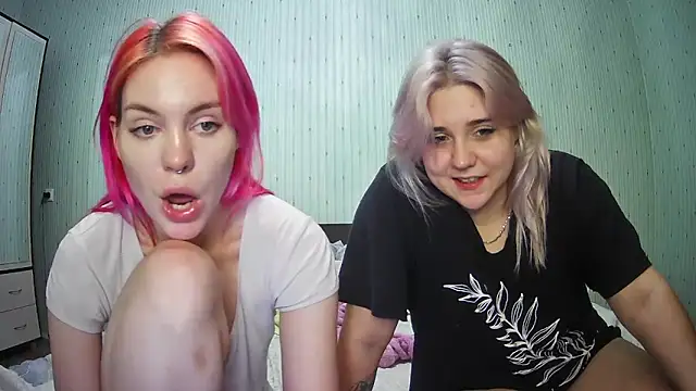 Snapshot of ChrisGirls chatting on 12-29-24, 04:51 ChrisGirls online show from 12-29-24, 04:51