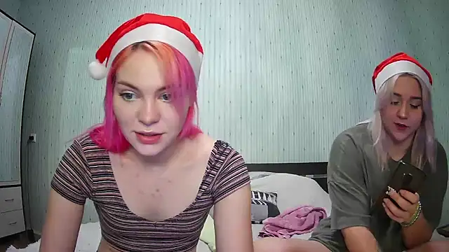 Snapshot of ChrisGirls chatting on 12-30-24, 10:21 ChrisGirls online show from 12-30-24, 10:21