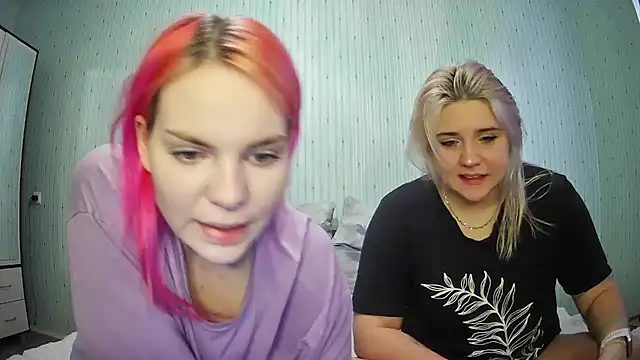Snapshot of ChrisGirls chatting on 01-11-25, 08:54 ChrisGirls online show from 01-11-25, 08:54