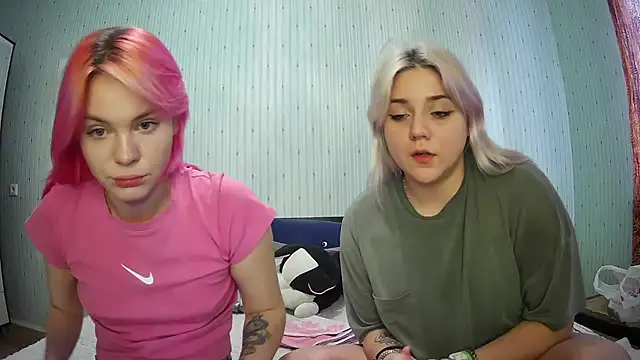 Snapshot of ChrisGirls chatting on 01-12-25, 11:07 ChrisGirls online show from 01-12-25, 11:07