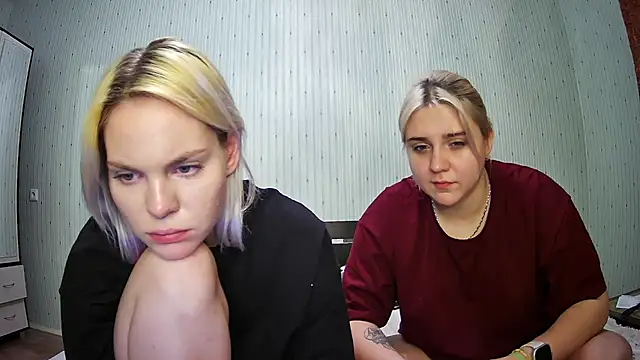 Snapshot of ChrisGirls chatting on 01-20-25, 06:21 ChrisGirls online show from 01-20-25, 06:21