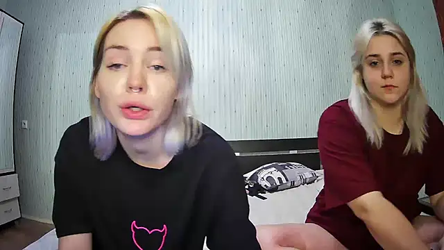 Snapshot of ChrisGirls chatting on 01-21-25, 03:43 ChrisGirls online show from 01-21-25, 03:43
