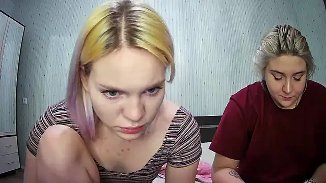 Snapshot of ChrisGirls chatting on 01-23-25, 01:56 ChrisGirls online show from 01-23-25, 01:56