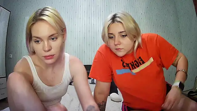 Snapshot of ChrisGirls chatting on 01-26-25, 02:41 ChrisGirls online show from 01-26-25, 02:41