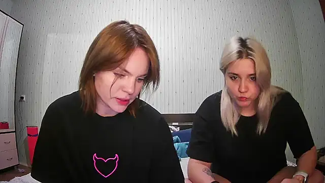 Snapshot of ChrisGirls chatting on 02-06-25, 05:09 ChrisGirls online show from 02-06-25, 05:09