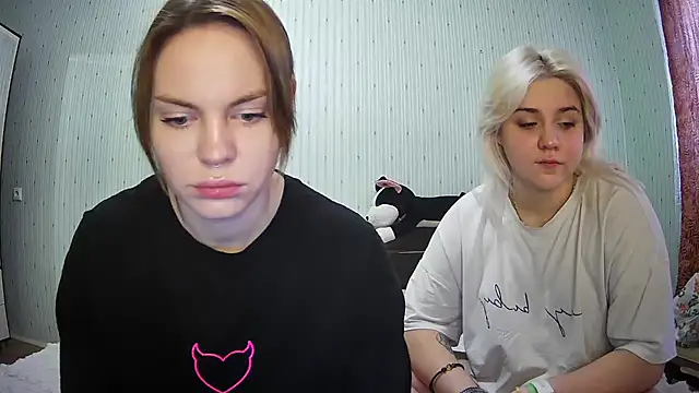 Snapshot of ChrisGirls chatting on 03-04-25, 10:57 ChrisGirls online show from 03-04-25, 10:57