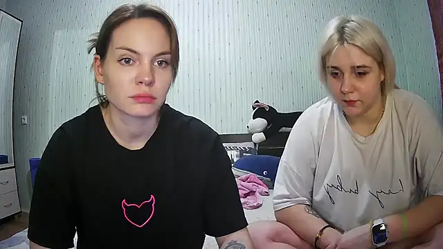 Snapshot of ChrisGirls chatting on 03-04-25, 03:04 ChrisGirls online show from 03-04-25, 03:04