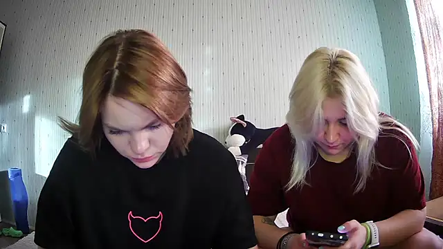 Snapshot of ChrisGirls chatting on 03-06-25, 02:29 ChrisGirls online show from 03-06-25, 02:29