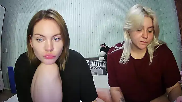 Snapshot of ChrisGirls chatting on 03-06-25, 05:33 ChrisGirls online show from 03-06-25, 05:33