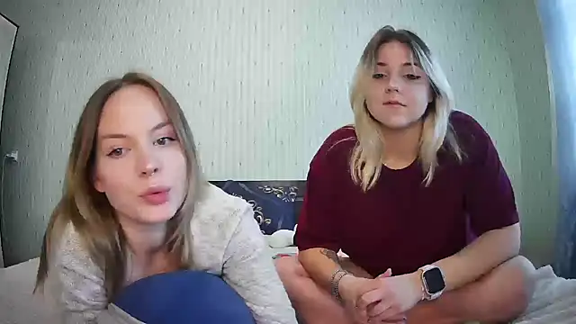 Snapshot of ChrisGirls chatting on 09-30-25, 11:37 ChrisGirls online show from 09-30-25, 11:37