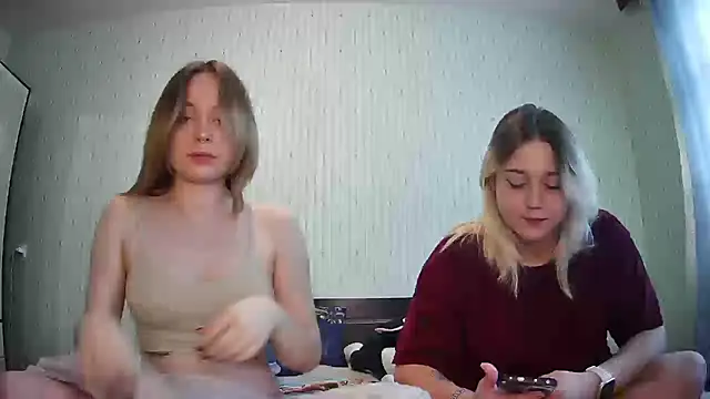 Snapshot of ChrisGirls chatting on 10-01-25, 11:49 ChrisGirls online show from 10-01-25, 11:49