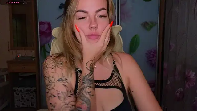 EmilyRobbie online show from 09-30-25, 03:50