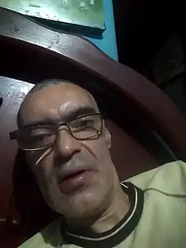 Snapshot of hugosafado333 chatting on 12-18-24, 05:15 hugosafado333 online show from 12-18-24, 05:15