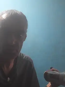 Snapshot of hugosafado333 chatting on 09-17-25, 06:04 hugosafado333 online show from 09-17-25, 06:04