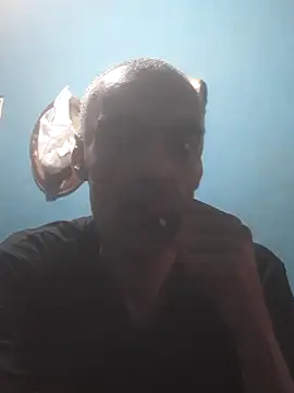 Snapshot of hugosafado333 chatting on 10-16-25, 05:30 hugosafado333 online show from 10-16-25, 05:30