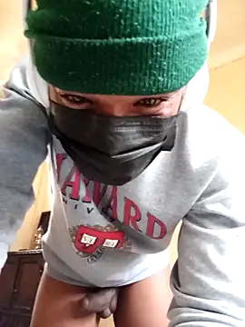 Snapshot of izinjamfee2 chatting on 09-23-25, 01:36 izinjamfee2 online show from 09-23-25, 01:36