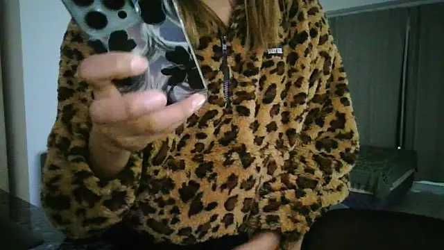 Snapshot of Yerucita chatting on 06-16-26, 03:53 Yerucita online show from 06-16-26, 03:53