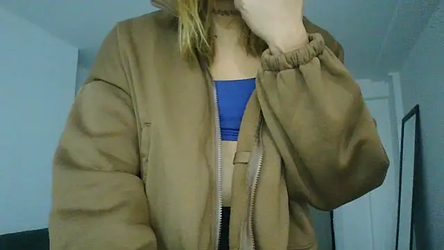 Snapshot of Yerucita chatting on 06-25-26, 04:56 Yerucita online show from 06-25-26, 04:56