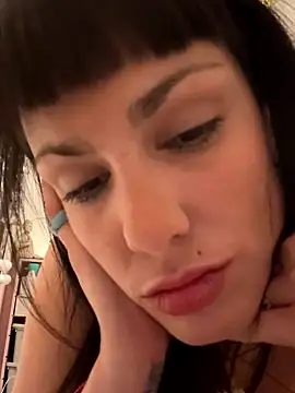 Snapshot of Zairaisak chatting on 10-14-25, 01:50 Zairaisak online show from 10-14-25, 01:50