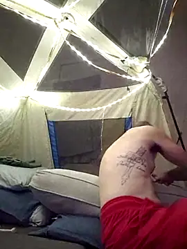 Snapshot of lit702 chatting on 10-18-25, 10:49 lit702 online show from 10-18-25, 10:49