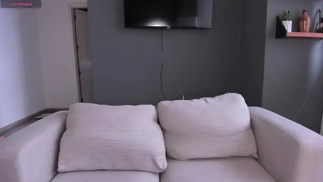 jessica tenderly online show from 12-17-25, 03:40