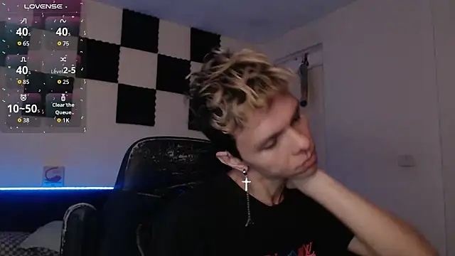 Snapshot of bryamado69 chatting on 09-18-25, 02:13 bryamado69 online show from 09-18-25, 02:13