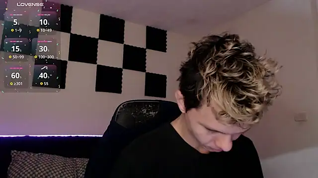 Snapshot of bryamado69 chatting on 09-28-25, 12:43 bryamado69 online show from 09-28-25, 12:43