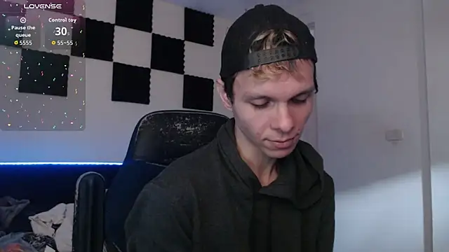 Snapshot of bryamado69 chatting on 10-11-25, 12:36 bryamado69 online show from 10-11-25, 12:36