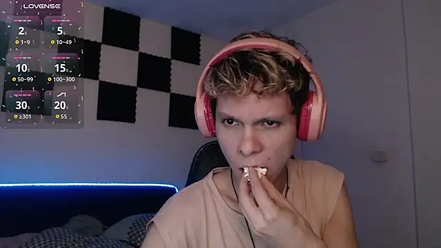 Snapshot of bryamado69 chatting on 10-15-25, 03:50 bryamado69 online show from 10-15-25, 03:50