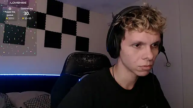 Snapshot of bryamado69 chatting on 10-17-25, 12:58 bryamado69 online show from 10-17-25, 12:58