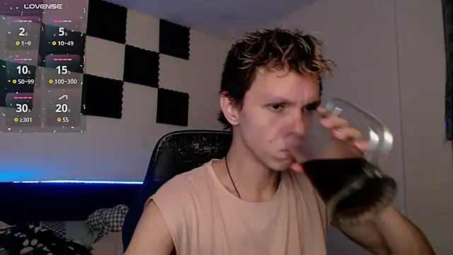 Snapshot of bryamado69 chatting on 10-18-25, 02:25 bryamado69 online show from 10-18-25, 02:25