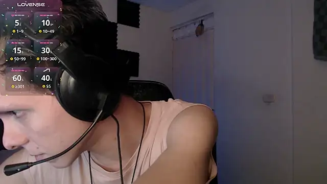 Snapshot of bryamado69 chatting on 10-21-25, 01:28 bryamado69 online show from 10-21-25, 01:28