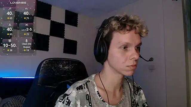 Snapshot of bryamado69 chatting on 10-23-25, 02:22 bryamado69 online show from 10-23-25, 02:22