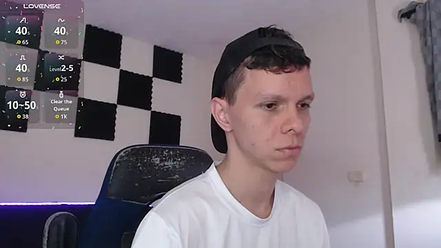 Snapshot of bryamado69 chatting on 11-12-25, 12:27 bryamado69 online show from 11-12-25, 12:27