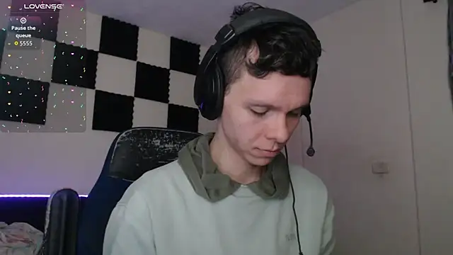 Snapshot of bryamado69 chatting on 11-14-25, 01:04 bryamado69 online show from 11-14-25, 01:04